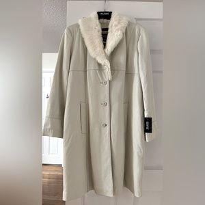 NWT, real leather white winter coat with fur collar, XXL